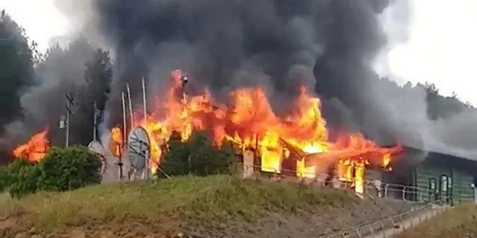 Væpnede personer angrep og tente fyr på et smoltanlegg eid av Cermaq nær Temuco i Chile den 28. januar.