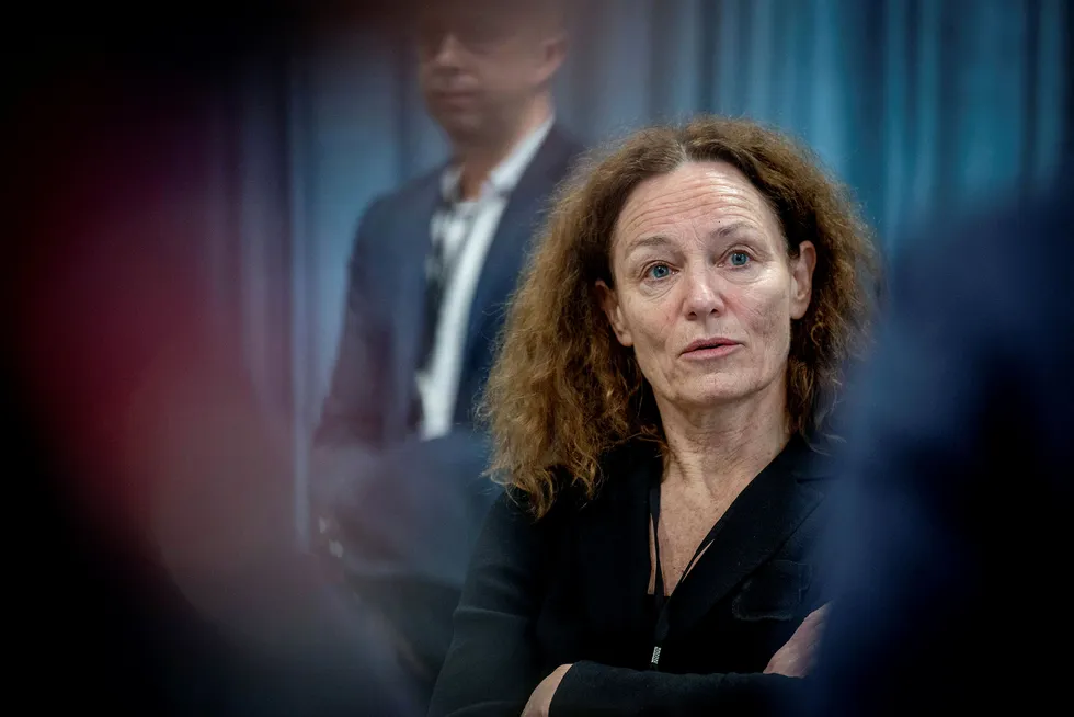 Direktør Camilla Stoltenberg i Folkehelseinstituttet vil at minst 60 prosent av nordmenn skal laste ned smittesporingsappen.