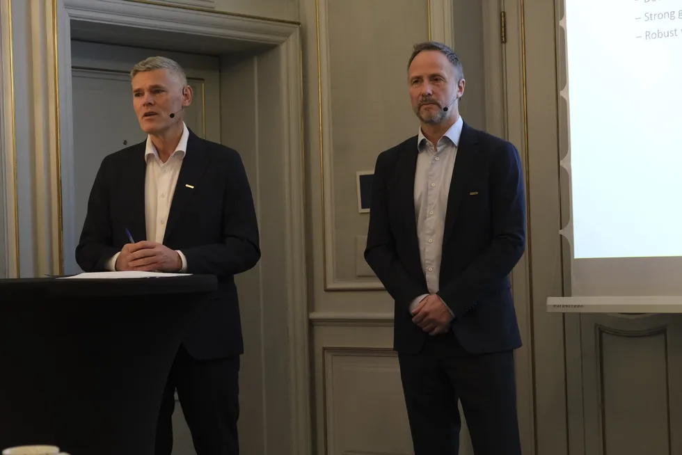 F.v. Konsernsjef Frode Arntsen og finansdirektør Ulrik Steinvik i Salmar fikk henholdsvis 8,3 og 5,2 millioner kroner i godtgjørelser i 2024.