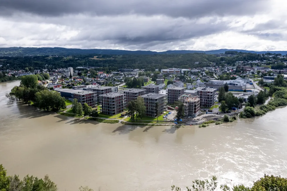 Flere nybygg slapp så vidt unna vannmengdene da ekstremværet «Hans» skapte flom i Hønefoss.