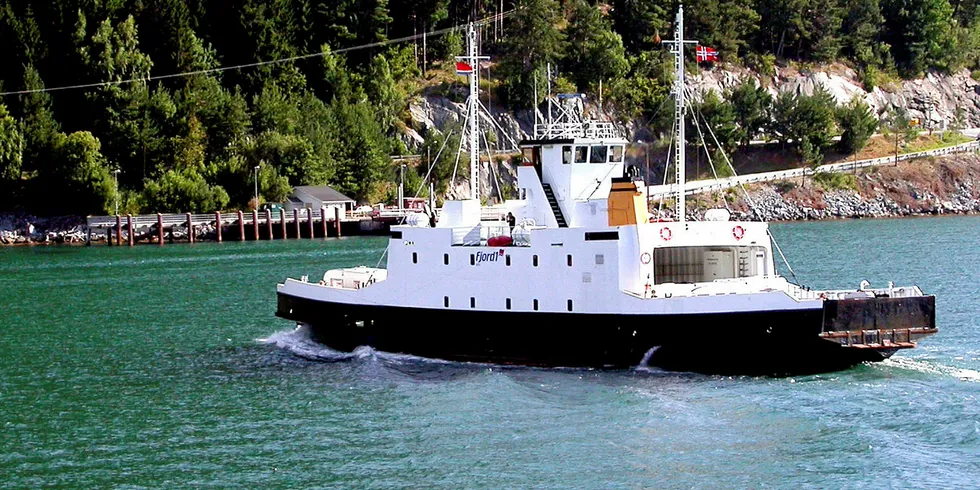 Elektrifiseres: På Sunnmøre skal en lang rekke fergesamband elektrifiseres. Ferger av denne gamle typen skal erstattes med fartøy som krever stort effektuttak når de ligger ved fergeleiet.