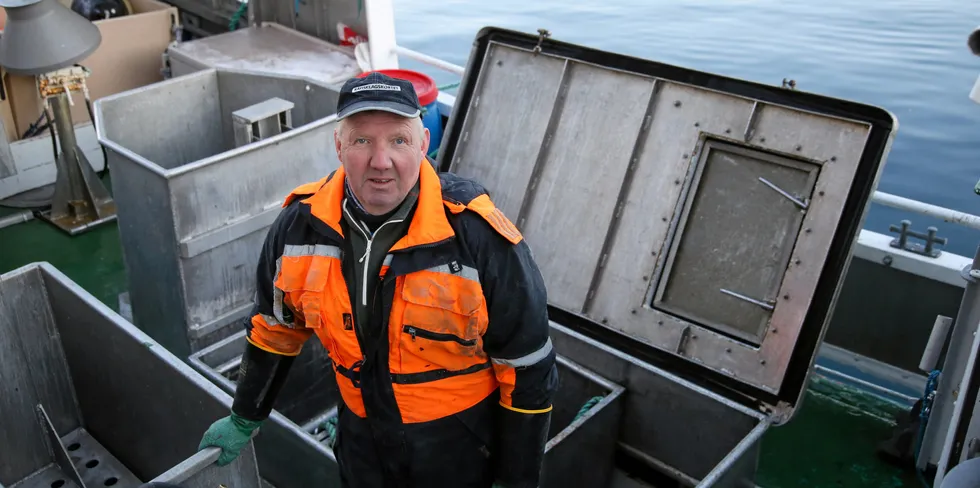 Tor Leif Lauritsen fra Reine i Lofoten starter som regel vintersesongen i Vesterålen, for å komme skreien i møte. Lofotingen belager seg på å måtte vente noen dager til, før fisket tar seg opp også for sjarkflåten som fisker nærmere land.