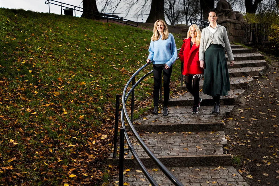 – Egen bransje er en kontinuerlig inspirasjon, sier eks-kirurg Marie Louise Sunde (til høyre), som sammen med Isabelle Ringnes (midten) skal til Stockholm for å delta i gründerprogrammet til Antler, her representert ved norgessjef i Antler, Anne Solhaug Tutar.