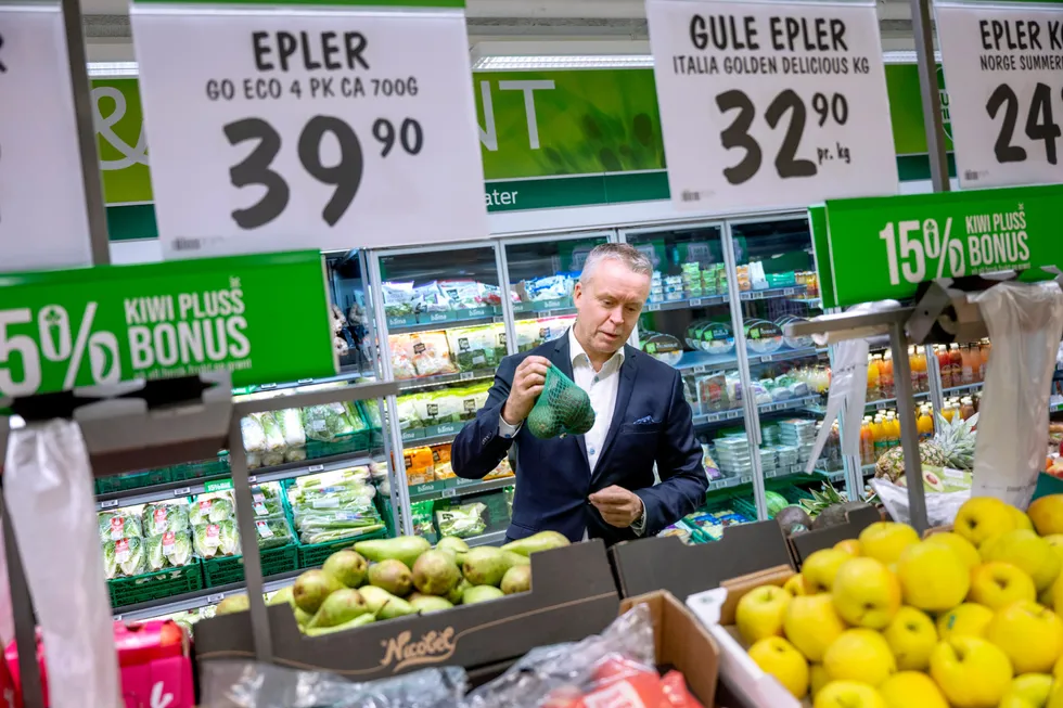 Dagligvare-toppmøte i Tønsberg. Høy prisvekst danner bakteppet for konferansen. Kommunikasjonsdirektør Stein Rømmerud i Norgesgruppen. Innom en Kiwibutikk i Tønsberg.