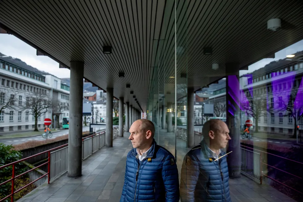 Otto Skogen er barnebarnet til den avdøde kvinnen og har håndtert saken i Bergen på vegne av sin syke mor.