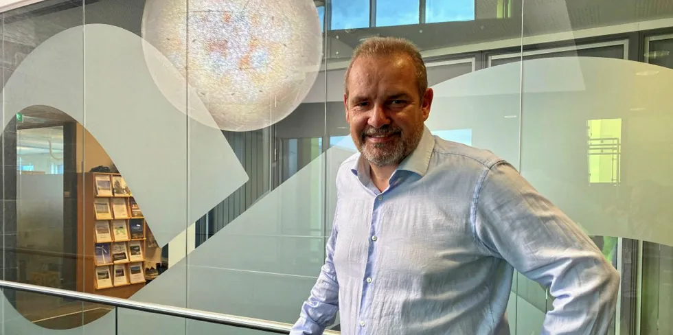 Konsernsjef Ståle Gjerdsvold i Trønderenergi skal inn i dagligvarebransjen. Ikke for å selge melk og brød, men for å drive med energistyring, energiovervåking og finansiering av kjøle- og frysedisker.
