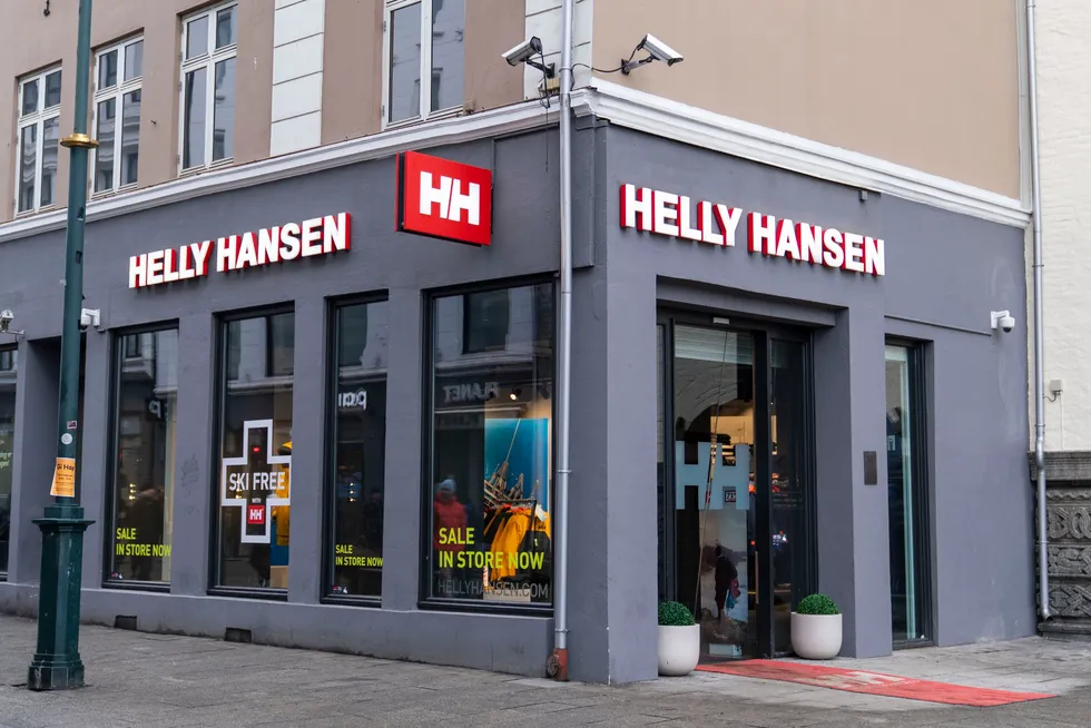 Helly Hansen får nye eiere igjen. Avbildet er en Helly Hansen-butikk i Karl Johans gate i Oslo.