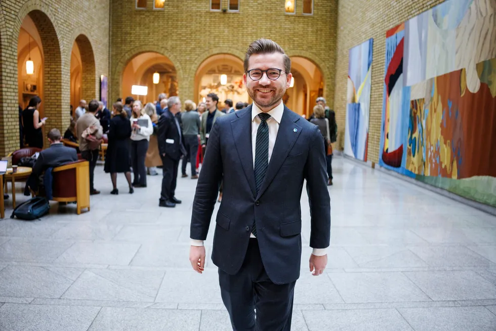 Venstre-nestleder Sveinung Rotevatn lover å «gi og ta» i et skattepolitisk forlik med Arbeiderpartiet.