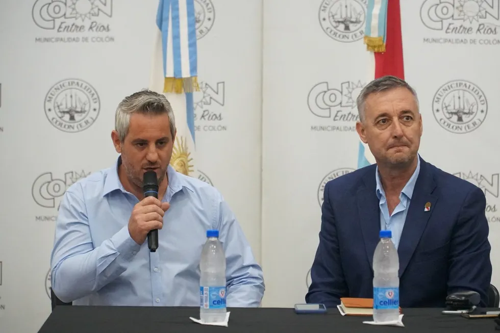 Colón’s mayor José Luis Walser (left) and president of the Entre Rios Chamber of Deputies, Gustavo Hein (right)