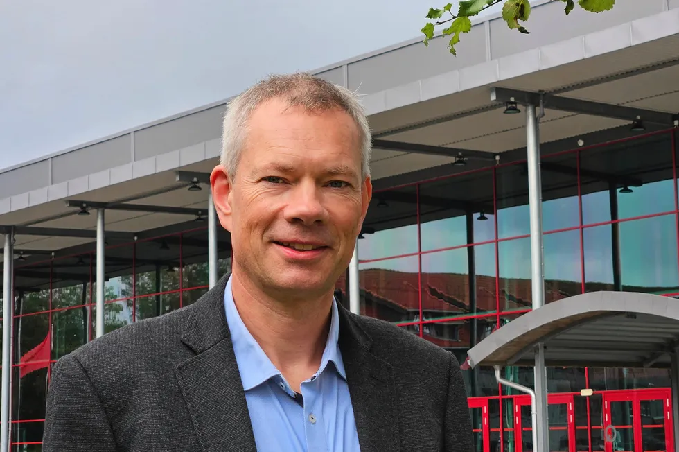 Nettkundene til Glitre Nett kan nå få et kostnadsoverslag etter noen få klikk i et kart. Per-Oddvar Osland, forskningsleder i Glitre Nett og prosjektleder for DataArena, har ikke klart å finne kart med tilsvarende funksjonalitet noe annet sted i verden.