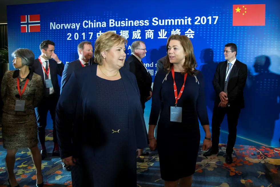 Norsk næringslivssatsing i utlandet sto sentralt da statsminister Erna Solberg (H) og NHO-sjef Kristin Skogen Lund (t.h.) sammen besøkte Kina i vår. Foto: Heiko Junge / NTB scanpix