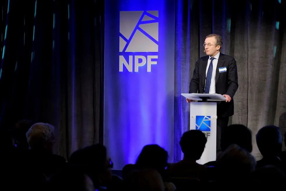 Professor Dieter Helm ved universitetet i Oxford satte en støkk i forsamlingen på det oljepolitiske seminaret i Sandefjord onsdag. Foto: Bjørn Stuedal/NPF