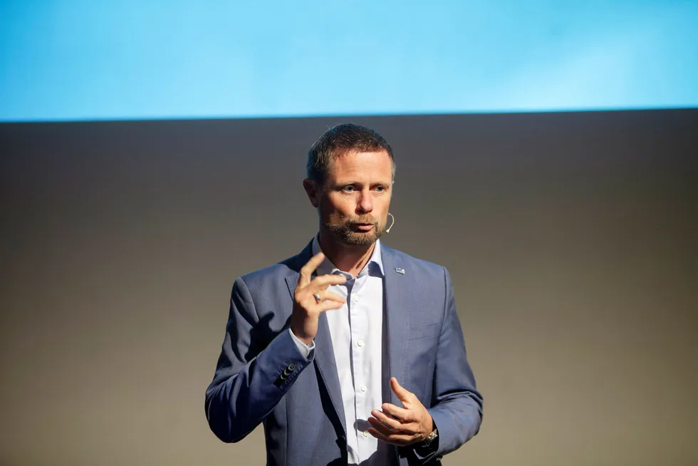 Helseminister Bent Høie bør gå inn for at gravide kan velge å få bedre informasjon om fosteret på et tidlig stadium.