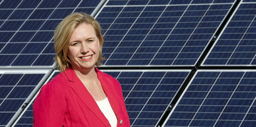 Daglig leder Trine Kopstad Berentsen i Solenergiklyngen gleder seg over rekordvekst for solenergi i Norge.