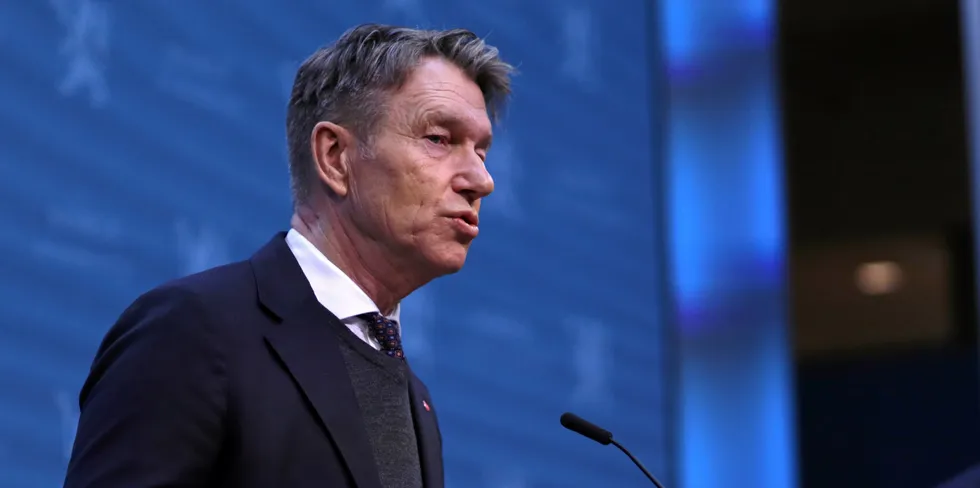 Energiminister Terje Aasland har fått mange spørsmål denne våren konsesjonsbehandlingen i NVE. Nå svarer han på hvor mye ny kraftproduksjon som er til behandling hos NVE.