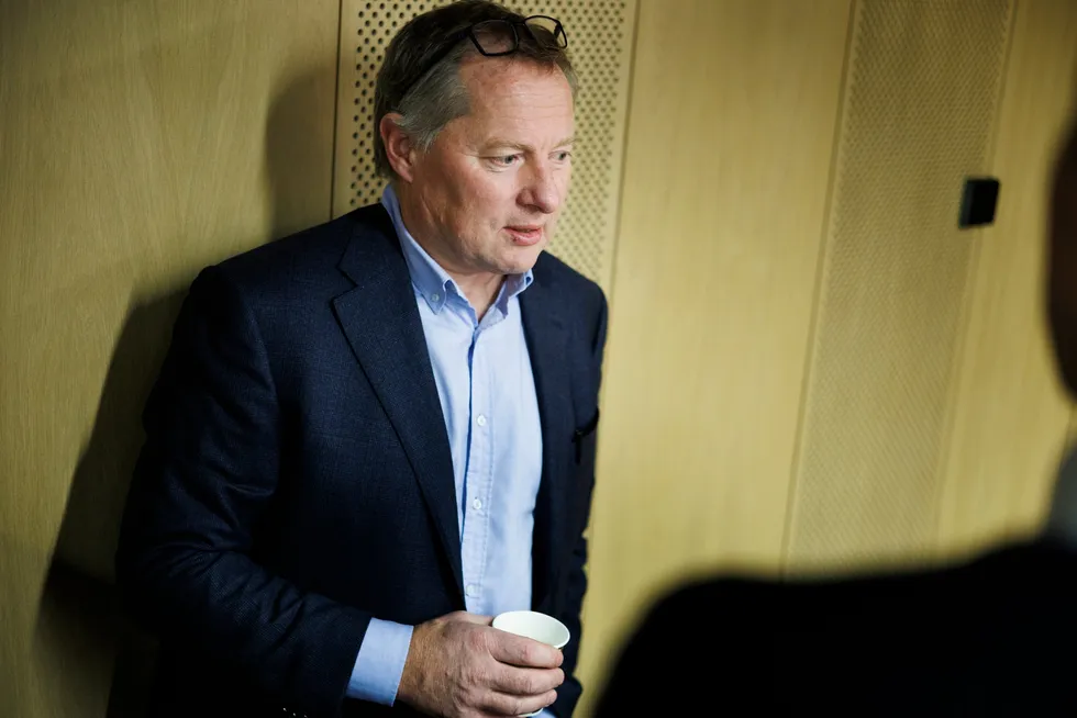 Samfunnsøkonom, investor og tidligere sentralbanksjef på Island, Svein Harald Øygard, sier de store sentralbankene normalt ville ha møttes nå.