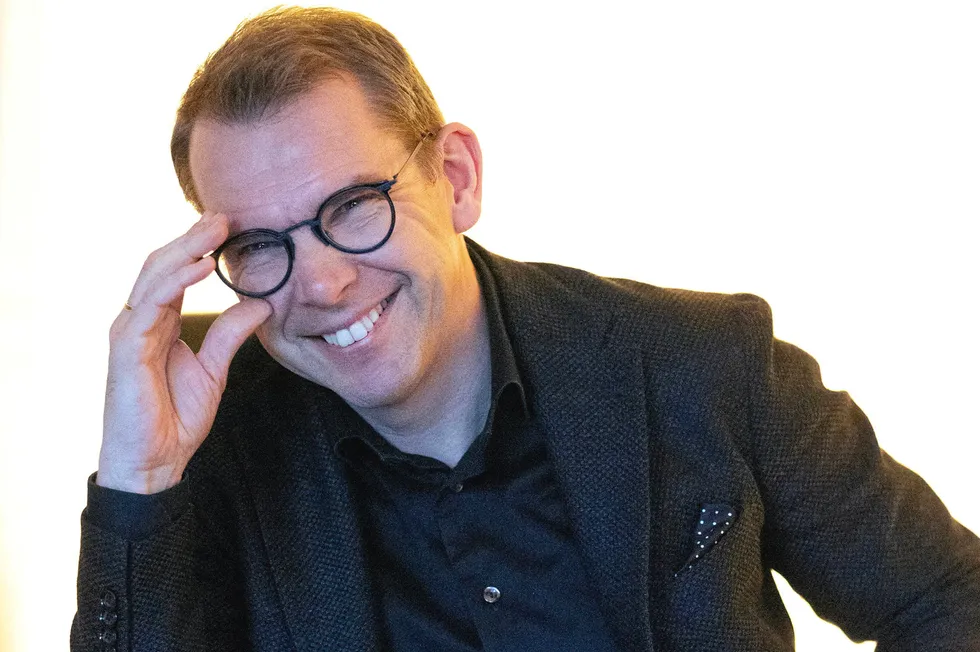 – FEAS er et solid selskap, og vi har allerede et godt samarbeid gjennom felles eierskap i Nettpartner og felles prosjekter innen nett, sier Steffen Syvertsen, konsernsjef i Å Energi, sier konsernsjef Steffen Syvertsen i Å Energi i en melding fredag morgen.