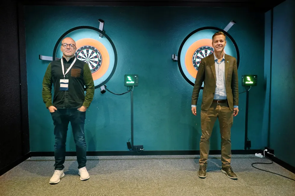 Fra venstre Sjømannsforbundets Kurt Inge Angell og Rederiforbundets Knut Arild Hareide.