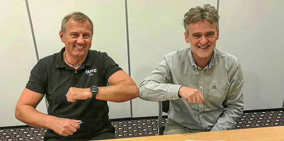 Geir Olav Uppstad i Otera Infra (tv) og Rune Kiperberg i Mørenett AS, har signert kontrakt om utførelse av elentreprenørtjenester for Mørenett sine anlegg. Geir Olav Uppstad i Otera Infra (tv) og Rune Kiperberg i Mørenett AS, har signert kontrakt om utførelse av elentreprenørtjenester for Mørenett sine anlegg.
