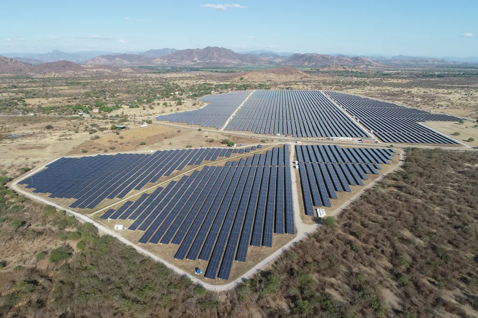 Scatec satser tungt på solenergi. Men markedet liker ikke kvartalsrapporten og sender aksjen kraftig ned.