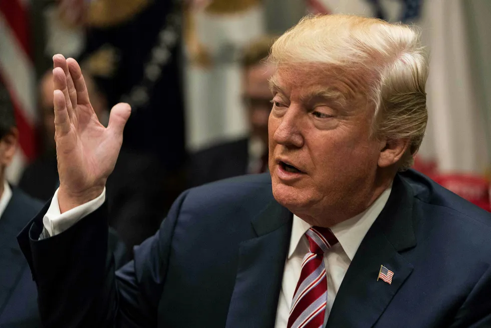 President Donald Trump pleier å ta æren for gode jobbtall via Twitter. Han har foreløpig ikke rukket å kommentere oktobertallene, som var svakere enn ventet. Foto: NICHOLAS KAMM
