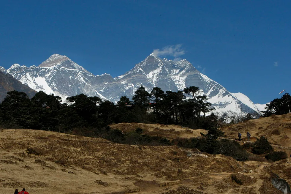 Utsikt mot verdens høyeste fjell Mount Everest. Når vi runder neste århundre kan mye av isbreene i Himalaya ha smeltet bort.