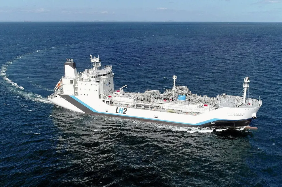 Kawasaki Heavy Industries' Suiso Frontier vessel, which can transport LH2 at a temperature of -253°C.