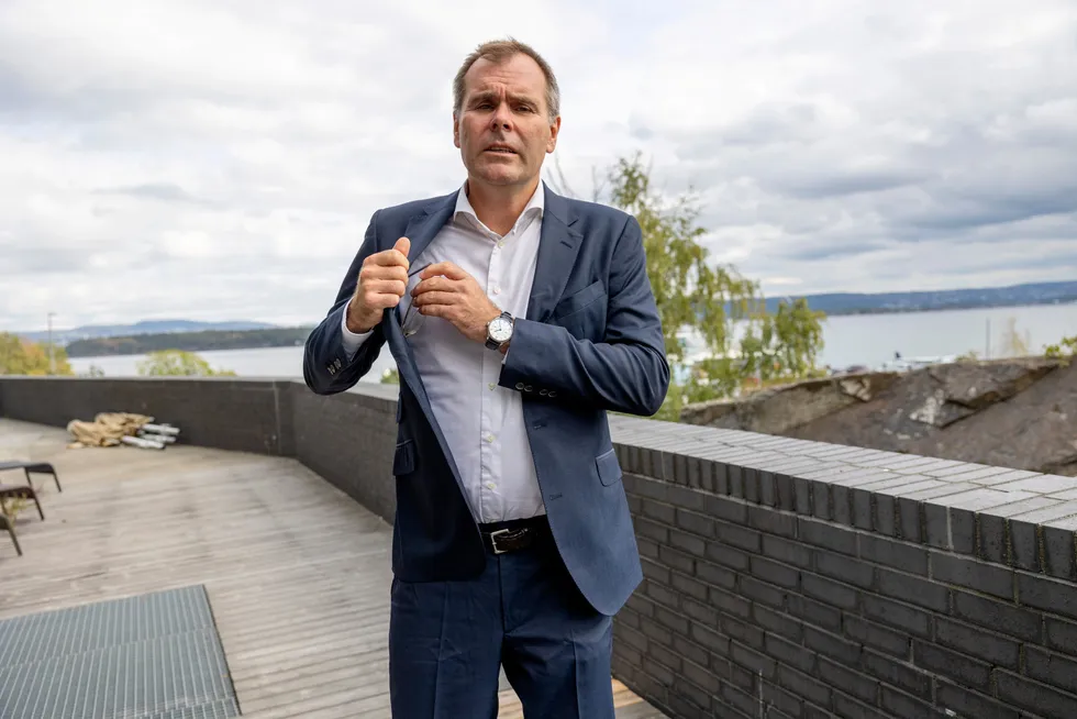 – Roten til energikrisen er en katastrofalt feilslått energipolitikk, og nå er det oppgjørets time, sier hedgefondforvalter Tor Svelland, som i år har en avkastning på over 21 prosent med sitt fond, som har 1,2 milliarder kroner under forvaltning.