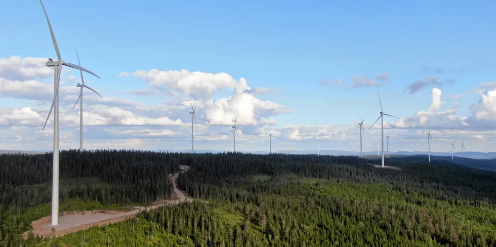 Kjølberget vindkraftverk ble offisielt åpnet fredag, men har vært i full drift siden midten av september.