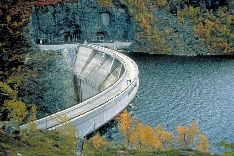 Etterslep i nord: Her kan man se Alta kraftverks dam Virdnejarvi.