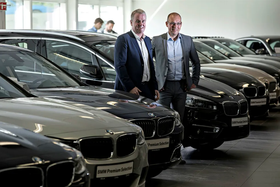 Markedsdirektør Finn Wilhelmsen (til høyre) og administrerende direktør Frode Hebnes i Bilia. Foto: Aleksander Nordahl