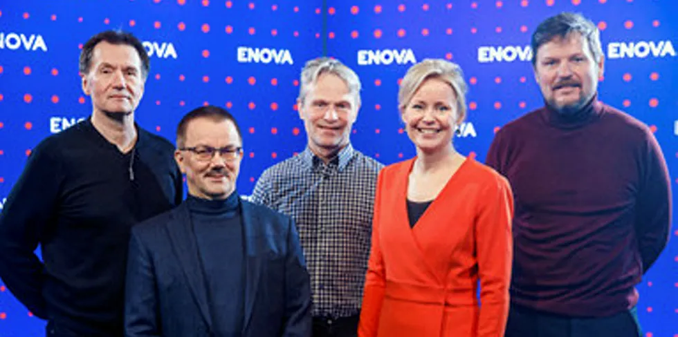 Per-Erik Ramstad (Alta Kraftlag), Oddbjørn Samuelsen (Repvåg kraftlag), Erling Martinsen (Ymber), Astrid Lilliestråle (Enova) og Stein Mathisen (Varanger Kraft) er i forhandlinger om ladenettverk i i Troms og Finnmark.