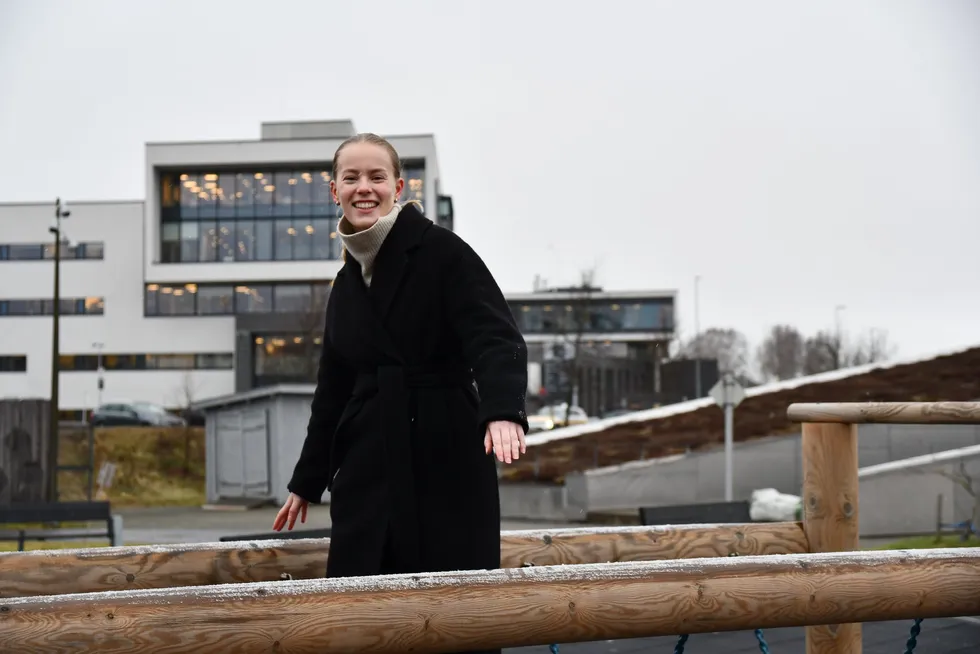 – Da jeg leste stillingsbeskrivelsen så var jeg for å være ærlig ikke umiddelbart interessert, fordi jeg syntes stillingen virket veldig teknisk. Men så slo jeg av en prat med dem, og jeg fikk et veldig godt inntrykk. De slo meg som både veldig etablerte, og samtidig fremoverlente, sier Steigen om jobbtilbudet fra Østfold Energi.