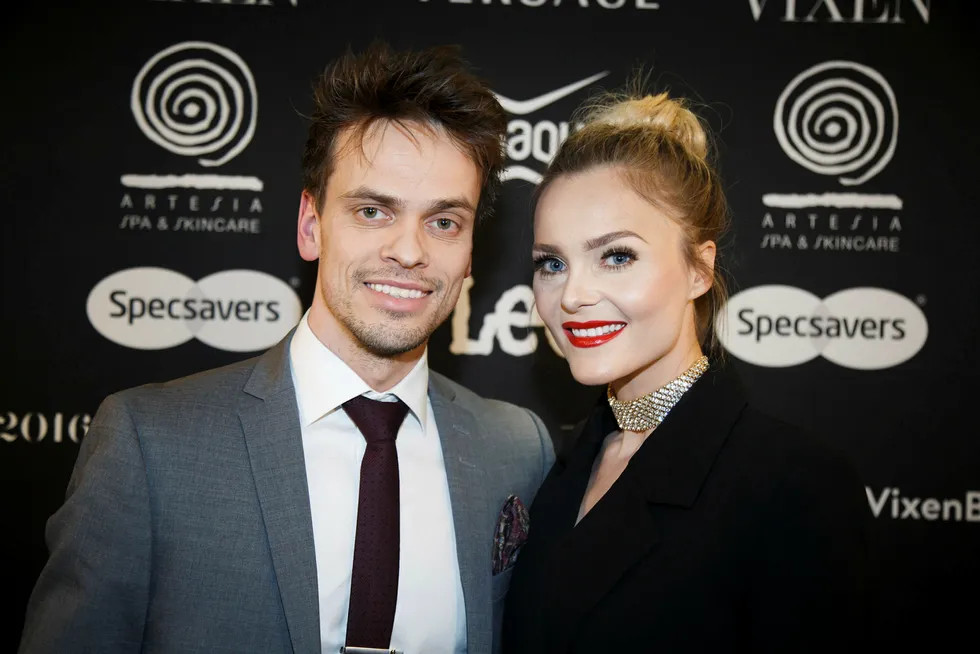 Blogger Caroline Berg Eriksen og ektemannen Lars-Kristian Eriksen tok ut 1,6 millioner kroner i utbytte fra selskapet Treasures as i fjor. Her er de avbildet under Vixen Blog Awards tidligere i år. Foto: Heiko Junge / NTB scanpix