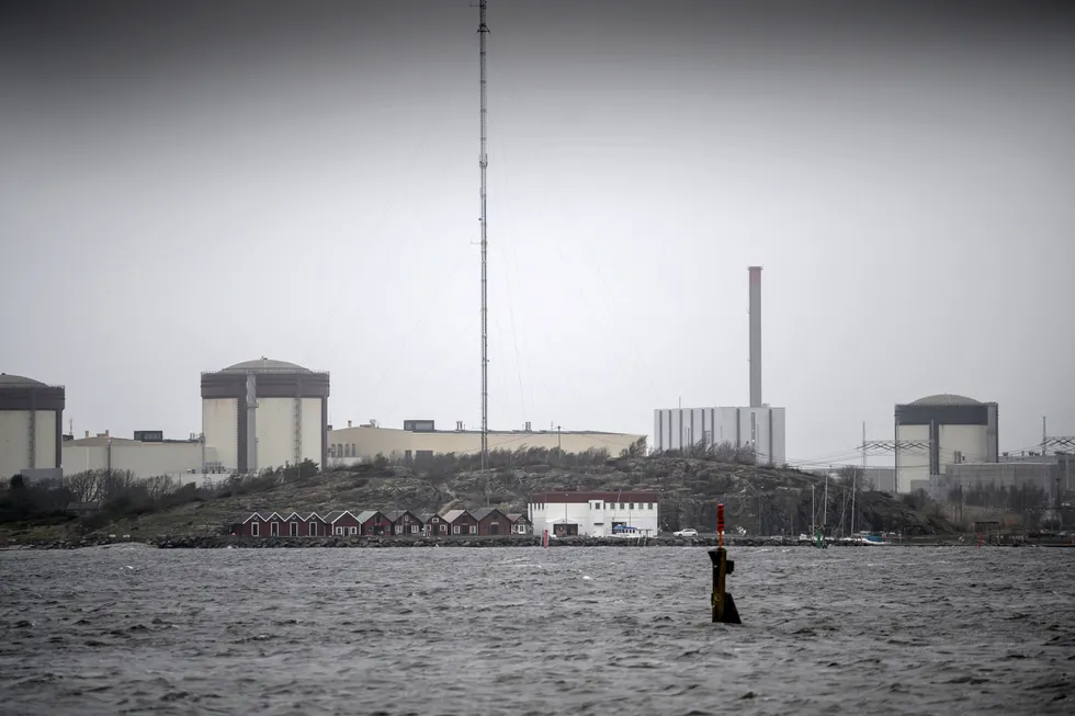 To nye reaktorer på Ringhals (bildet) i Sverige med norsk finansiell deltagelse for å levere 15 TWh over grensen vil utkonkurrere alle andre kilder på tid og kostnad, skriver artikkelforfatterne.