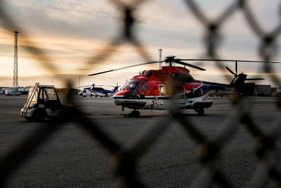 Helikoptertrafikk på Stavanger Lufthavn Sola i Desember 2016. Foto: Tommy Ellingsen