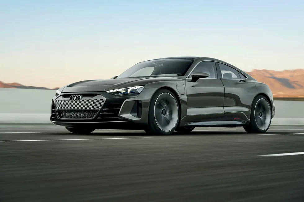 Den lekre Audi E-tron GT leveres ut til norske kunder rett etter påske 2021.