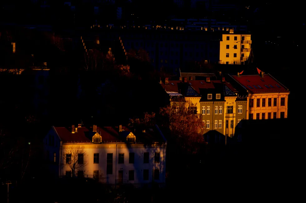 Det viktigste for om unge mennesker velger å bli boende, eller velger å bosette seg et sted, er muligheten for å få seg jobb, skriver innleggsforfatterne.