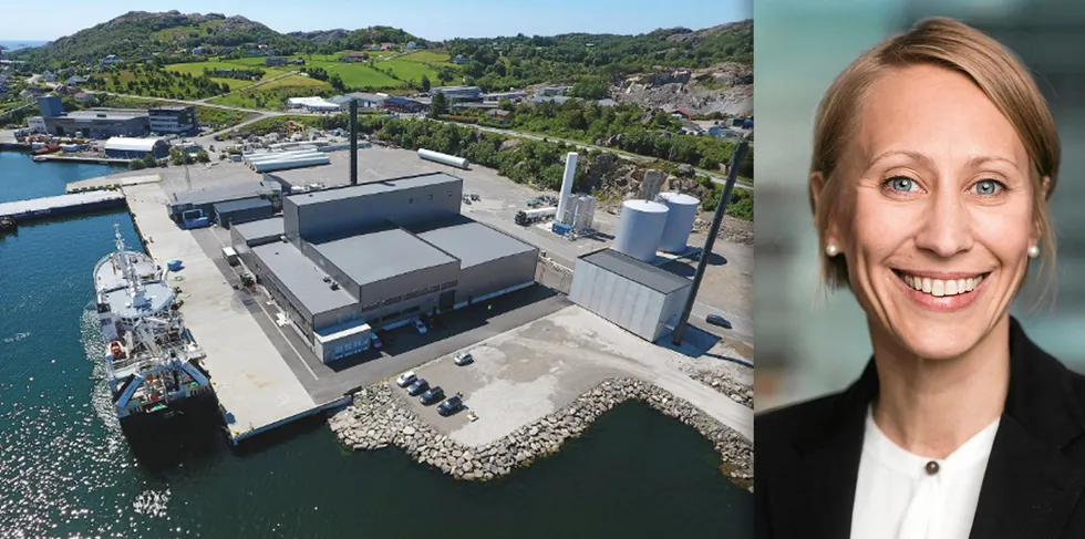Her vises illustrasjon av hvordan Kaupanes industriområde vil se ut - når Dalane Energi har fått oppført sin hydrogenfabrikk der. – Åpningen av Dalane Energi sitt anlegg i Egersund sender et tydelig signal til de som vil ta i bruk hydrogen i industrien, på skip, lastebiler og anleggsmaskiner at hydrogen blir tilgjengelig, sier Ingebjørg Telnes Wilhelmsen i Norsk Hydrogenforum (innfelt).
