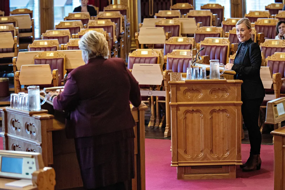 Aps Lene Vågslid er bekymret for utviklingen av hvitvaskingsenheten i Økokrim etter kritikk i intern rapport. Her fra en spontanspørretime med statsminister Erna Solberg.