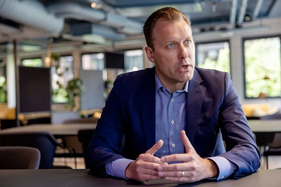 Severin Roald har valgt å gå av, melder bransjemedier mandag ettermiddag.