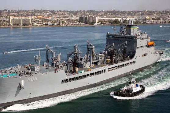 US Navys tankskip som nå får daviter fra Vestdavit fra Bergen.