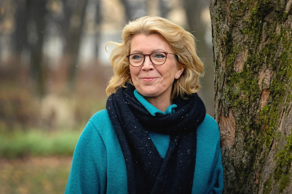 Åslaug Haga har sagt opp sin stilling i Fornybar Norge, men bli sittende i stillingen til 1. mars.