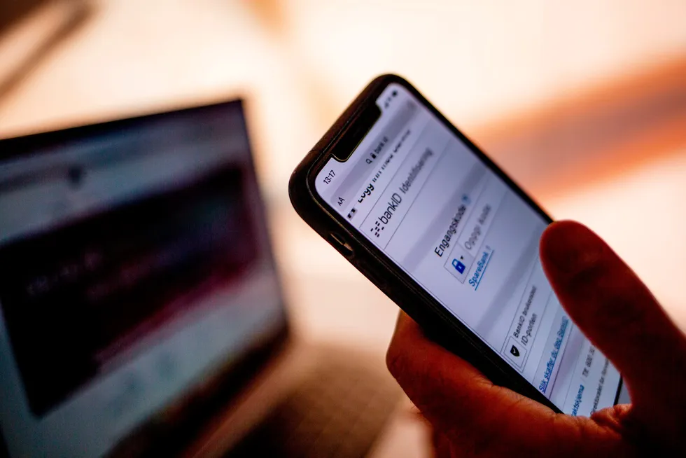Hovedansvaret for tap i forbindelse med svindel med BankID må fremover bæres av bankene dersom Stortinget vedtar justiskomiteens innstilling til ny finansavtalelov.