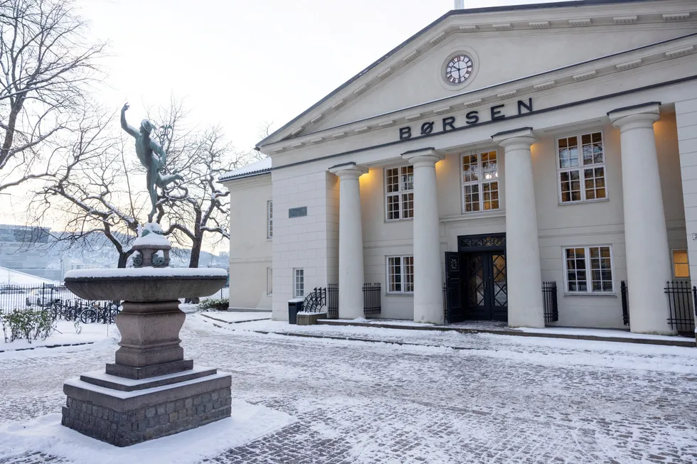 Moderat åpning på Oslo Børs mandag.