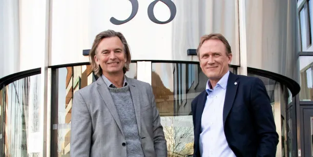 Fjordkraft-sjef Magnar Øyhovden (til venstre) og Rolf Barmen, som er styreleder i Fjordkraft og sjef i Elmera.