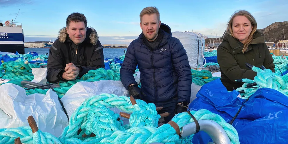 Jobber sammen for å koble leveranser av nytt utstyr til innsamling av brukt: Løvolds Isabelle Sande (t.h.), Folden Aquas Kristian Kristensen og Nofirs Øistein Aleksandersen.