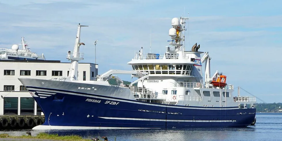 SOLID: «Fiskebas» økte fangstinntektene kraftig i fjor og fikk et overskudd før skatt på ti millioner kroner. Her ved kai i Bergen.