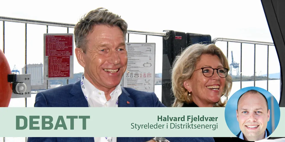 God stemning da energiminister Terje Aasland og Fornybar Norge-leder Åslaug Haga møttes på Fornybarbåten i begynnelsen av mai i år. Men totalt sett er samarbeidet på tvers av politikere, bransje og byråkrati for dårlig, skriver artikkelforfatteren.