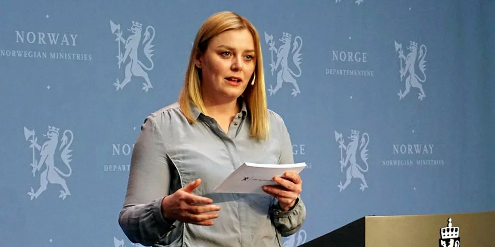 Tina Bru la fredag frem stortingsmeldingen om vindkraft-konsesjoner. – Vi foreslår en historisk innstramming med flere tiltak og forbedringer av dagens praksis, sier hun.